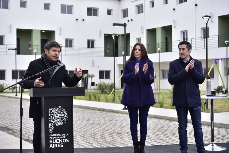 Kicillof y Nardini entregaron viviendas en Malvinas Argentinas 