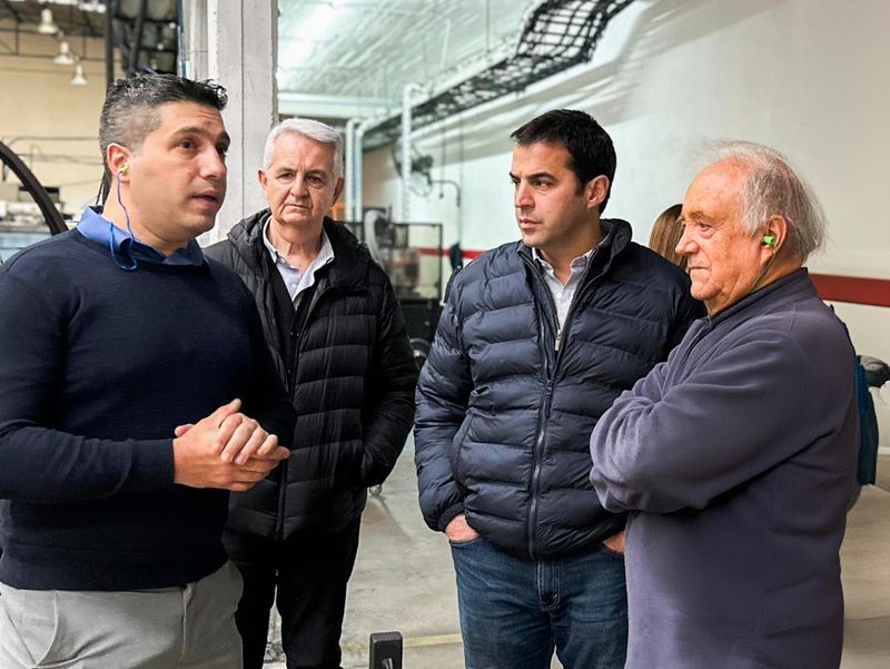 Lanús en la empresa EMEPLAS: “Hay que sacarle el pie de la cabeza al privado para que pueda producir más”