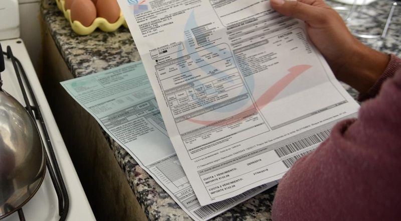 El Gobierno busca impedir que los intendentes incluyan tasas municipales en las boletas de servicios públicos