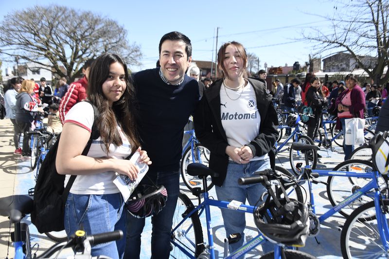 2.500 estudiantes secundarios de Malvinas Argentinas ya recibieron su bicicleta