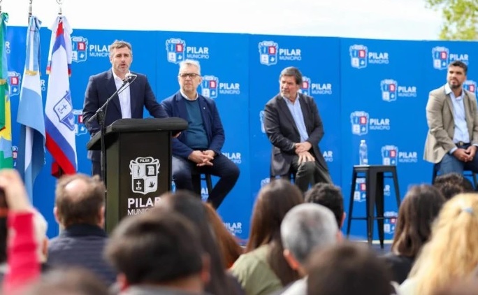 Achával anunció la construcción de ocho nuevas escuelas en Pilar