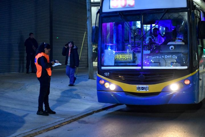 Malvinas Argentinas: Realizan operativos nocturnos de seguridad en líneas de colectivos