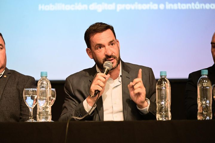 Sujarchuk anunció medidas de digitalización para trámites de comercios, pymes, industrias y viviendas