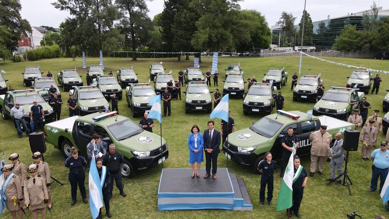 Junto a Patricia Bullrich, Ramón Lanús presentó 33 patrulleros nuevos que se suman para reforzar la seguridad