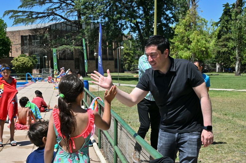 Nardini visitó las colonias de verano de Malvinas Argentinas