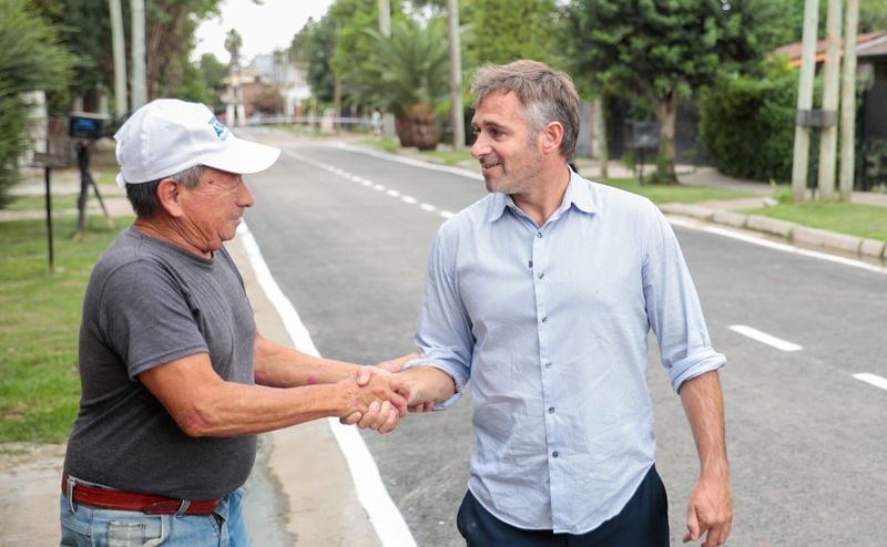 Achával recorrió las nuevas obras de asfaltos de Alberti