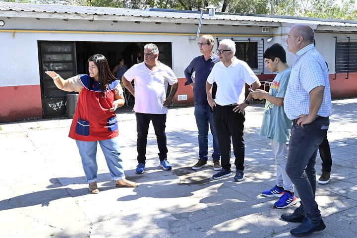 En Benavídez, Zamora recorrió trabajos de infraestructura en escuelas y anunció nuevas obras