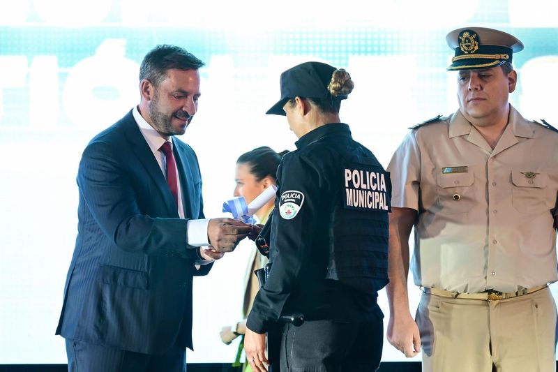 Sujarchuk presentó la Policía Municipal de Escobar